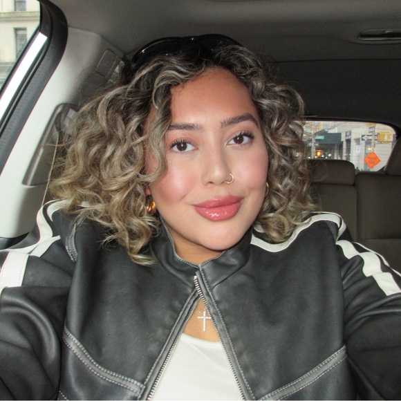 Meet your Posher, Brianna - Picture 2 of 4